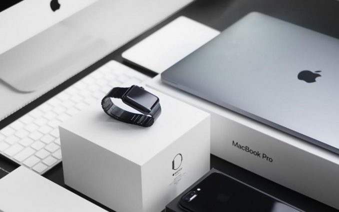 A-Buying-Guide-for-Apple-Products-678×423